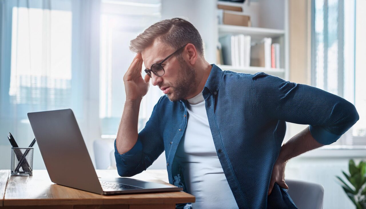 Hexenschuss durch Stress: Wie emotionale Belastung Rückenschmerzen auslöst auf hexenschuss-was-tun.de